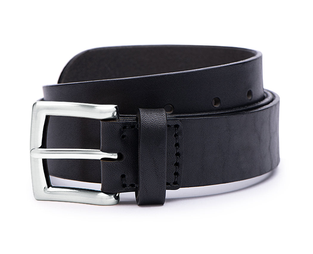 Black leather 35 mm belt with polished silver belt buckle